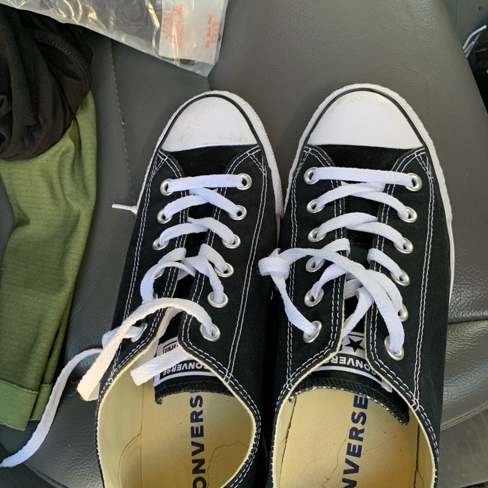 Converse low black and white worn 2x